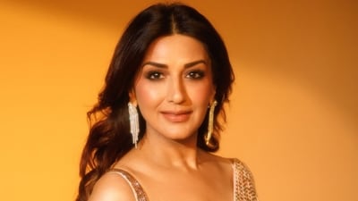 Sonali Bendre was diagnosed with stage four metastatic cancer in 2018, and was declared cancer-free the following year. Sonali Bendre was diagnosed with stage four metastatic cancer in 2018, and was declared cancer-free the following year.