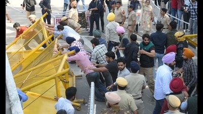 The upcoming PU bandh call comes as an eerie reminder of the November 10 shutdown when protesters stormed the campus after breaking the barricades. (HT File) The upcoming PU bandh call comes as an eerie reminder of the November 10 shutdown when protesters stormed the campus after breaking the barricades. (HT File)