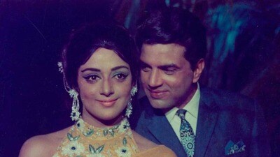 প্রথম স্ত্রীকে ডিভোর্স না দিয়েই ড্রিম গার্ল হেমাকে বিয়ে করেছিলেন ধর্মেন্দ্র?