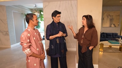 Farah Khan and Manish Malhotra chatted inside his Mumbai residence. Dilip wore the light pink kurta which was gifted by the designer. Farah Khan and Manish Malhotra chatted inside his Mumbai residence. Dilip wore the light pink kurta which was gifted by the designer.
