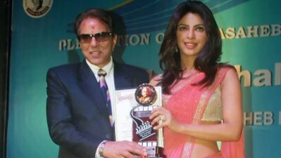 Priyanka Chopra called Dharmendra a 'magnetic' presence on screen.