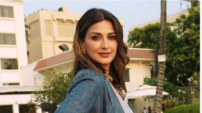Sonali Bendre was diagnosed with stage four, metastatic cancer in 2018. After undergoing treatment in a New York City hospital, she became cancer free in 2021. (Instagram) Sonali Bendre was diagnosed with stage four, metastatic cancer in 2018. After undergoing treatment in a New York City hospital, she became cancer free in 2021. (Instagram)