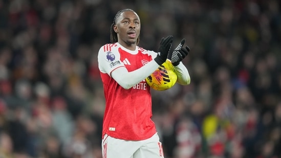 Arsenal's Eberechi Eze walks off the pitch (AP)