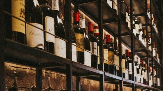 Red wine or white wine? Check out which one is healthier when it comes to cancer risk. (Unsplash)