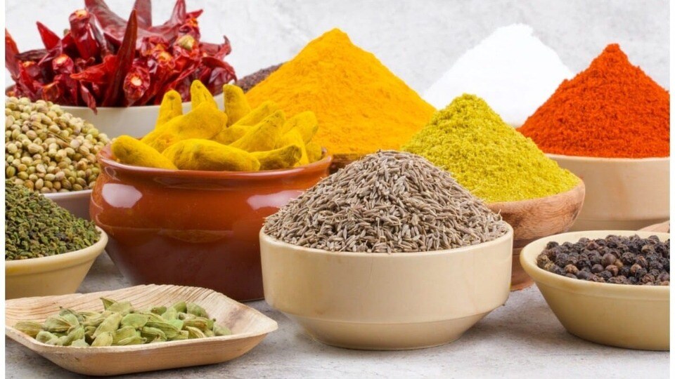 মশলা গুঁড়ো করার সময়ে কেন চাল মেশানো হয়?