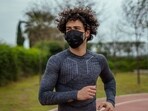 Early winter mornings are like a toxic cocktail for runners amid pollution, Dr Ramkishan Nag said. Find out why. (Freepik) Early winter mornings are like a toxic cocktail for runners amid pollution, Dr Ramkishan Nag said. Find out why. (Freepik)