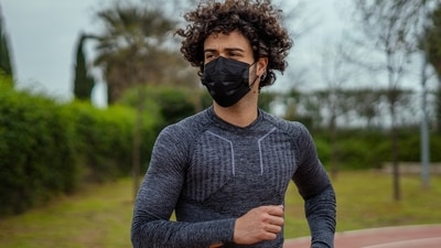 Early winter mornings are like a toxic cocktail for runners amid pollution, Dr Ramkishan Nag said. Find out why. (Freepik) Early winter mornings are like a toxic cocktail for runners amid pollution, Dr Ramkishan Nag said. Find out why. (Freepik)