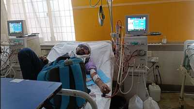A patient undergoes dialysis atTej Bahadur Sapru (Beli) Hospital in Prayagraj (Sourced) A patient undergoes dialysis atTej Bahadur Sapru (Beli) Hospital in Prayagraj (Sourced)