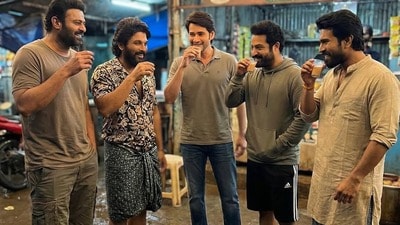 <p>ఇంతమంది టాలీవుడ్ స్టార్లు కలిసి కలిసి చాయ్ తాగే ఫొటో అదిరిపోయింది. ఇది ఏఐ పిక్ అయినప్పటికీ తమ అభిమాన హీరోలు ఇలా కనిపించడంతో ఫ్యాన్స్ ఖుష్ అవుతున్నారు.</p> (Instagram: SuryaTeja Kandukuri/thebackpackerboy)