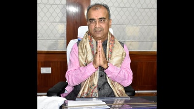 Bihar health minister Mangal Pandey takes charge at Vikas Bhawan in Patna on Tuesday. (Santosh Kumar/HT) Bihar health minister Mangal Pandey takes charge at Vikas Bhawan in Patna on Tuesday. (Santosh Kumar/HT)