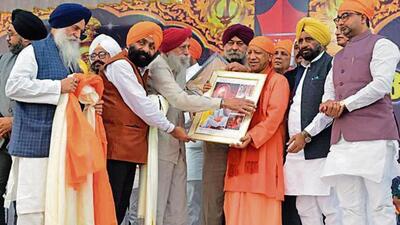 Chief minister Yogi Adityanath at a programme to mark the 350th Shaheedi Diwas of Guru Tegh Bahadur in Lucknow on Tuesday. (HT Photo) Chief minister Yogi Adityanath at a programme to mark the 350th Shaheedi Diwas of Guru Tegh Bahadur in Lucknow on Tuesday. (HT Photo)