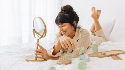 Small steps, luxe finish. Skin that looks well cared for (Adobe Stock ) Small steps, luxe finish. Skin that looks well cared for (Adobe Stock )