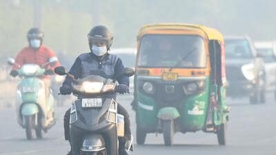 In Noida, Tuesday’s AQI reading of 373 was the first time in eight days that levels fell below 390 – a threshold breached every day since November 18. The city’s air has remained “very poor” or worse for at least 19 consecutive days, dating back to November 7. (Sunil Ghosh/HT Photo) In Noida, Tuesday’s AQI reading of 373 was the first time in eight days that levels fell below 390 – a threshold breached every day since November 18. The city’s air has remained “very poor” or worse for at least 19 consecutive days, dating back to November 7. (Sunil Ghosh/HT Photo)