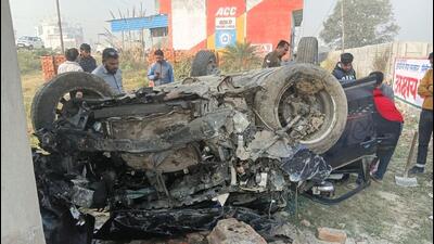 Police said the airbags of the SUV were deployed but due to the damage caused by high speed, he suffered severe injuries. (HT photo) Police said the airbags of the SUV were deployed but due to the damage caused by high speed, he suffered severe injuries. (HT photo)
