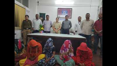 Police said the gang targeted the closed bungalow of a businessman and stole household items along with gold and silver jewellery. (HT) Police said the gang targeted the closed bungalow of a businessman and stole household items along with gold and silver jewellery. (HT)