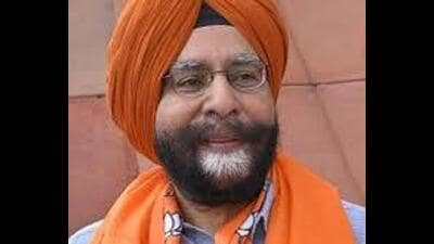 Punjab BJP leader and former IAS officer Jagmohan Singh Raju on Tuesday accused the Punjab government of playing with the sentiments of the people on the issue of “holy city” status for Amritsar by “diluting” the historic protections granted to the city under the 1956 Rules prohibition order. Punjab BJP leader and former IAS officer Jagmohan Singh Raju on Tuesday accused the Punjab government of playing with the sentiments of the people on the issue of “holy city” status for Amritsar by “diluting” the historic protections granted to the city under the 1956 Rules prohibition order.