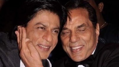 Shah Rukh Khan pens heartfelt tribute for Dharmendra on social media. Shah Rukh Khan pens heartfelt tribute for Dharmendra on social media.
