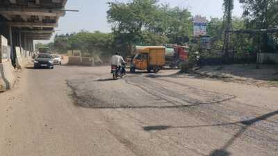 The 100 feet arterial road has since deteriorated severely, with heavy monsoon waterlogging adding to commuter woes. (HT) The 100 feet arterial road has since deteriorated severely, with heavy monsoon waterlogging adding to commuter woes. (HT)