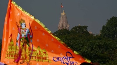 రామ మందిరంపై జెండా రెపరెపలు.. (Deepak Gupta/Hindustan Times) రామ మందిరంపై జెండా రెపరెపలు.. (Deepak Gupta/Hindustan Times)