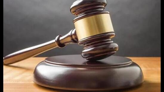 Reviewing the lower court’s order sheet, Justice Singh noted that while the accused has been regularly appearing, the prosecution has not produced a single witness. (For representation)