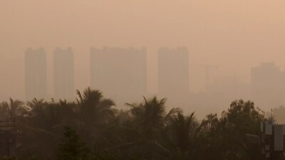 A thick layer of smog blankets Bandra area as the Air Quality Index (AQI) deteriorates, in Mumbai on Tuesday. (ANI Video Grab) (ANI Video Grab) A thick layer of smog blankets Bandra area as the Air Quality Index (AQI) deteriorates, in Mumbai on Tuesday. (ANI Video Grab) (ANI Video Grab)