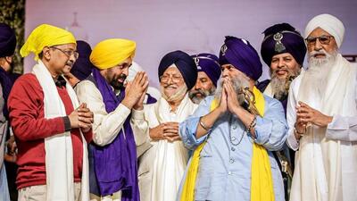 Aam Aadmi Party national convener Arvind Kejriwal and Punjab chief minister Bhagwant Mann at Anandpur Sahib on the 350th martyrdom anniversary of Guru Tegh Bahadur on Tuesday. (X)