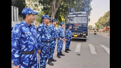 Anticipating a repeat of the November 10 showdown, security was intensified on the PU campus on Wednesday. (Keshav Singh/HT) Anticipating a repeat of the November 10 showdown, security was intensified on the PU campus on Wednesday. (Keshav Singh/HT)