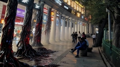 In the image, familiar arches and columns are draped in dark, twisted vines and tendrils, giving the once‑elegant plaza a haunting, otherworldly atmosphere. (X/@epicnephrin_e) In the image, familiar arches and columns are draped in dark, twisted vines and tendrils, giving the once‑elegant plaza a haunting, otherworldly atmosphere. (X/@epicnephrin_e)