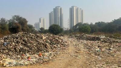 Heaps of garbage seen on the vacant plot in Gurugram as seen on Wednesday. (Parveen Kumar/HT) Heaps of garbage seen on the vacant plot in Gurugram as seen on Wednesday. (Parveen Kumar/HT)