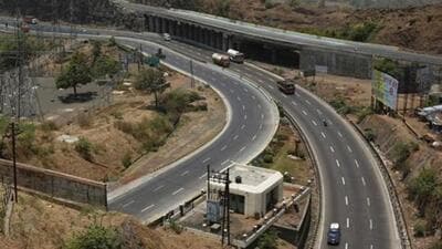Mumbai-Pune Highway HT photo by Hemant Padalkar. 08.05.08 Mumbai-Pune Highway HT photo by Hemant Padalkar. 08.05.08