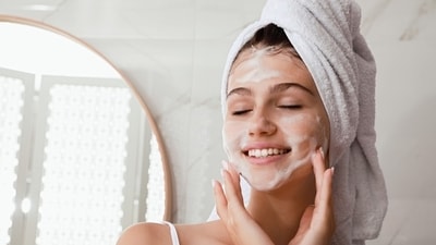 Face wash for dry skin to make it smooth and soft (Shutterstock) Face wash for dry skin to make it smooth and soft (Shutterstock)