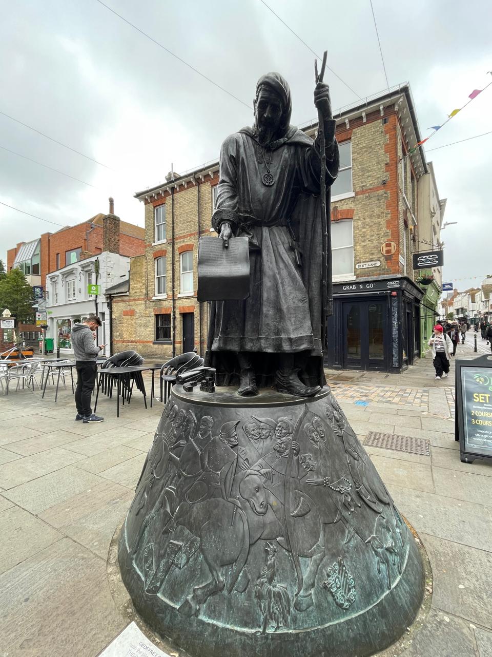 Bronze statue of Geoffrey Chaucer in Canterbury (Teja Lele) Bronze statue of Geoffrey Chaucer in Canterbury (Teja Lele)