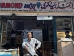 This is an interwoven tale of two Walled City institutions, recording a rare occasion when they came together, briefly. Diamond Bakery and Shakeel Artist. (HT)