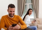 Divorce lawyer reveals key differences in how men and women handle infidelity. (Freepik)