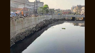 A retaining wall along the Buddha Nullah near Shivpuri bridge in Ludhiana on Thursday. (Gurpreet Singh/HT) A retaining wall along the Buddha Nullah near Shivpuri bridge in Ludhiana on Thursday. (Gurpreet Singh/HT)