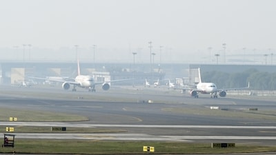 Bengaluru airport flight delay: The flights have been delayed since 5:30 am on Thursday. (Sanjeev Verma/ Hindustan Times) Bengaluru airport flight delay: The flights have been delayed since 5:30 am on Thursday. (Sanjeev Verma/ Hindustan Times)