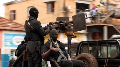 Soldiers patrol on the main road in Bissau, Guinea-Bissau, November 21, 2025. REUTERS/Luc Gnago     TPX IMAGES OF THE DAY (REUTERS)