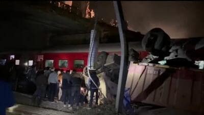Barabanki superintendent of police (SP) Arpit Vijayvargiya said no passenger was injured despite the severe impact. Barabanki superintendent of police (SP) Arpit Vijayvargiya said no passenger was injured despite the severe impact.