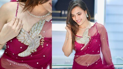 <p>ట్రాన్స్పరెంట్ చీరలో తళుక్కుమన్న బుల్లితెర బ్యూటీ సిరి హనుమంత్ ఎదపై పావురంతో స్టైలిష్గా పోజులు ఇచ్చింది. ఆ పావురాన్ని ఫొకస్ చేస్తూ మరి ఫొటోలు షేర్ చేసింది ఈ ముద్దుగుమ్మ. </p> (Instagram/Siri Hanumanth) <p>ట్రాన్స్పరెంట్ చీరలో తళుక్కుమన్న బుల్లితెర బ్యూటీ సిరి హనుమంత్ ఎదపై పావురంతో స్టైలిష్గా పోజులు ఇచ్చింది. ఆ పావురాన్ని ఫొకస్ చేస్తూ మరి ఫొటోలు షేర్ చేసింది ఈ ముద్దుగుమ్మ. </p> (Instagram/Siri Hanumanth)