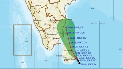 సైక్లోన్ ‘దిత్వా’: తమిళనాడు, పుదుచ్చేరికి వాతావరణ శాఖ హెచ్చరిక సైక్లోన్ ‘దిత్వా’: తమిళనాడు, పుదుచ్చేరికి వాతావరణ శాఖ హెచ్చరిక