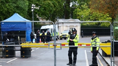 Police officers stand outside the U.S. ambassador's residence Winfield House. REUTERS/Isabel Infantes (REUTERS)