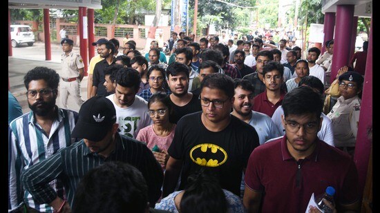 Aspirants at an exam centre in Patna (HT FILE )
