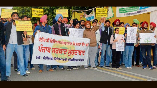 Students protesting at the PAU campus in Ludhiana on Thursday. (Manish/HT)