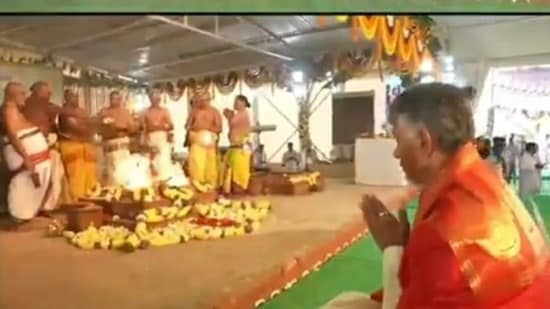 పూజా కార్యక్రమంలో చంద్రబాబు