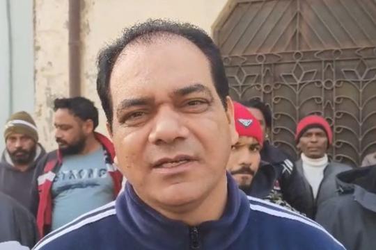 Daljit Singh Raju, who runs an immigration business, is the coordinator of the AAP’s anti-drug drive in Phagwara. (HT Photo) Daljit Singh Raju, who runs an immigration business, is the coordinator of the AAP’s anti-drug drive in Phagwara. (HT Photo)