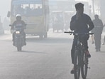A thick blanket of smog clouds visibility in Noida on Friday morning. (Sunil Ghosh/HT Photo) A thick blanket of smog clouds visibility in Noida on Friday morning. (Sunil Ghosh/HT Photo)
