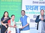 CM Hemant Soren with one of recipients in Ranchi (HT Photo)