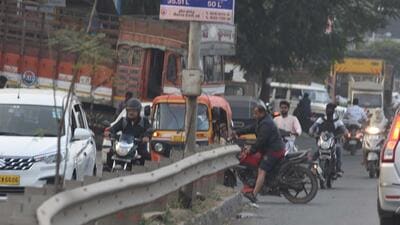 Traffic snarls on Narhe-Navale Bridge stretch after highway entry closure Traffic snarls on Narhe-Navale Bridge stretch after highway entry closure