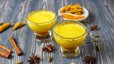 Turmeric shot helps to boost your immunity, which becomes weak during the high pollution level in winter! (Picture credit: Freepik) Turmeric shot helps to boost your immunity, which becomes weak during the high pollution level in winter! (Picture credit: Freepik)