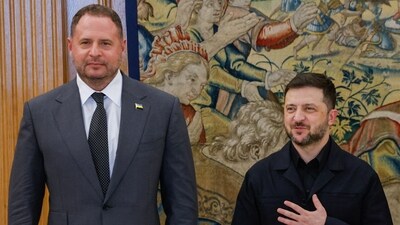Ukraine's President Volodymyr Zelensky (R) and Head of the Office of the Presidency of Ukraine Andriy Yermak (L) during their meeting at the Zarzuela Palace in Madrid on November 18, 2025. (AFP)